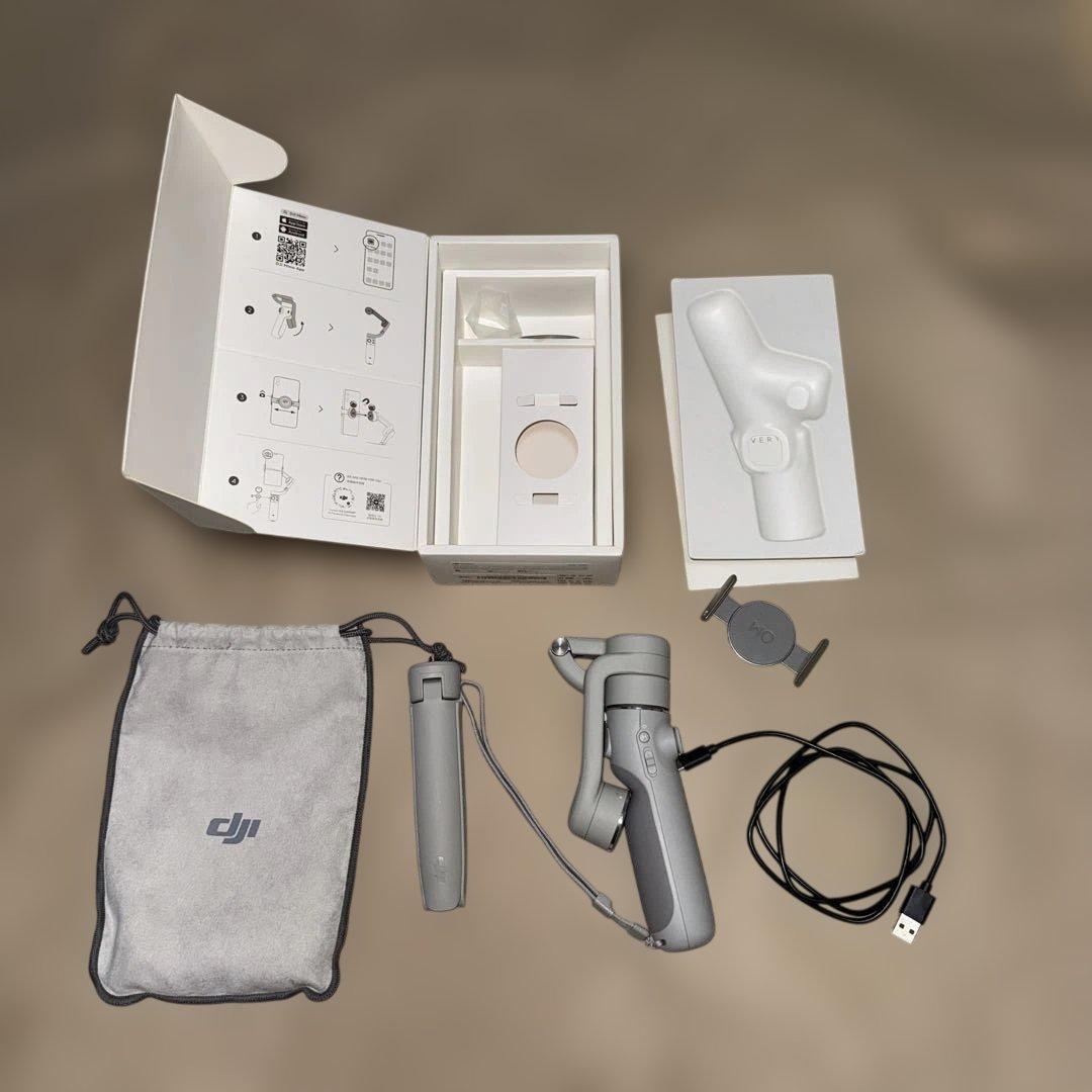 DJI OM 5 スマートフォンスタビライザー(1回のみ使用)