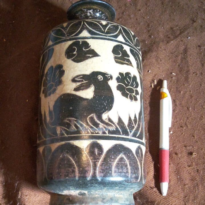 中国陶磁器　磁州窯　彫り絵　筒型壺