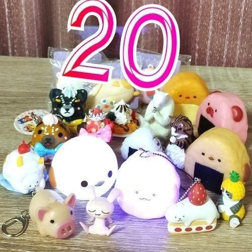 新品多数【単価 102円　151点ほど】まとめ売り　トレカなし　キャラグッズ品