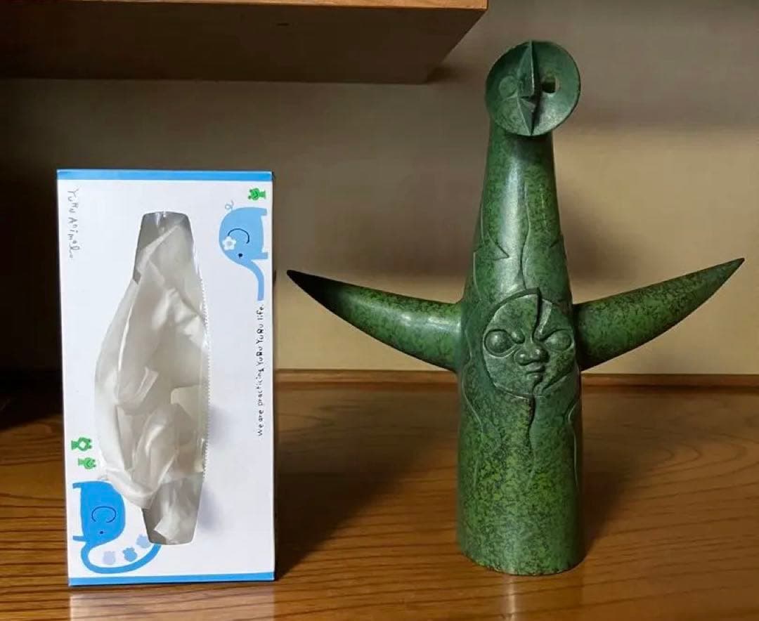 太陽の塔　台座付き　三菱カラーテレビ高雄　1970年　日本万博博覧会　岡本太郎