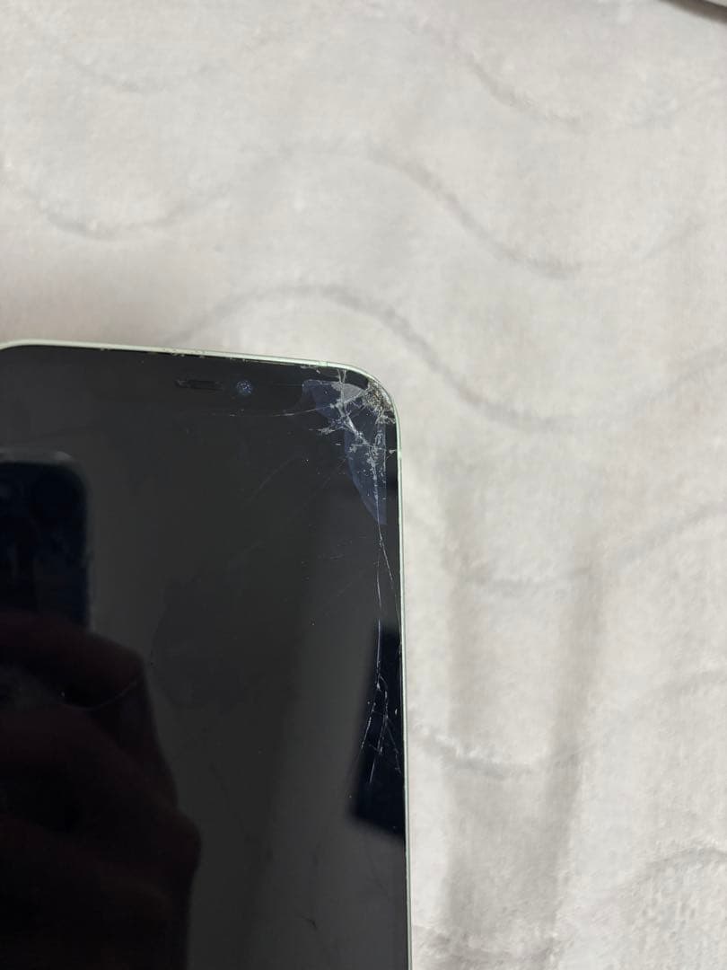 水没　iPhone12 本体　バキバキ　動作不可