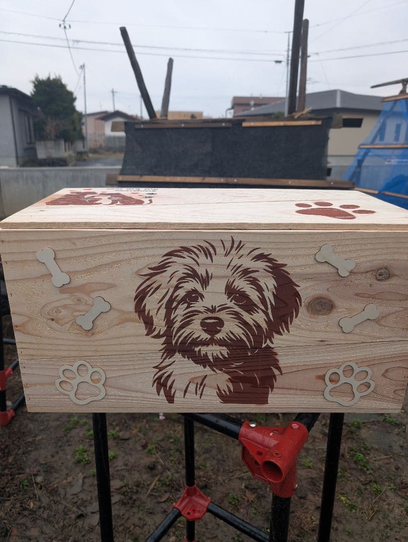 犬のイラスト付き木製収納ボックス　りんご箱　蓋付き　杉材　即納