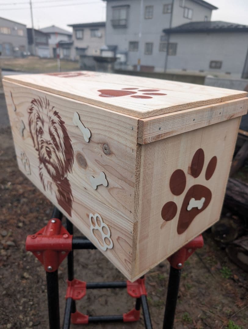 犬のイラスト付き木製収納ボックス　りんご箱　蓋付き　杉材　即納