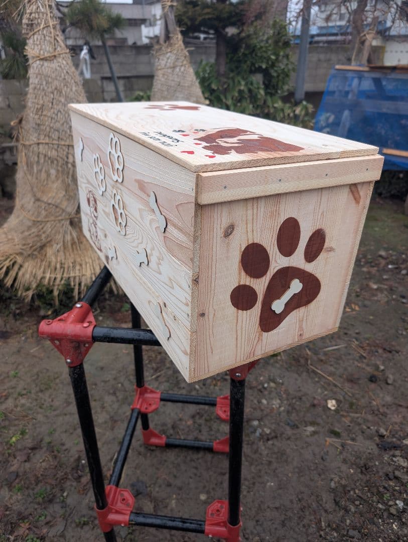 犬のイラスト付き木製収納ボックス　りんご箱　蓋付き　杉材　即納