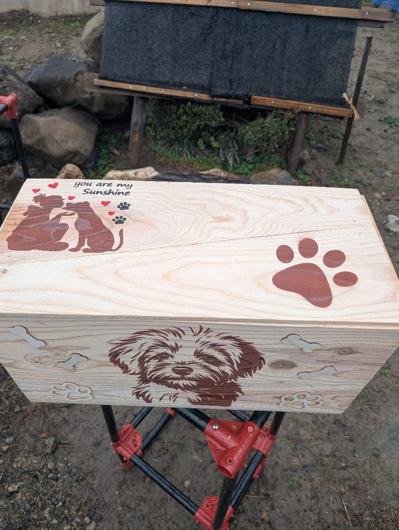 犬のイラスト付き木製収納ボックス　りんご箱　蓋付き　杉材　即納