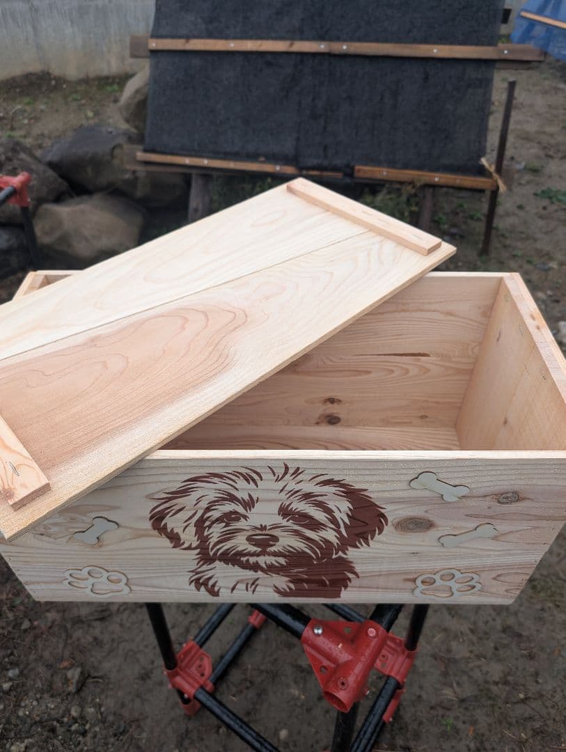 犬のイラスト付き木製収納ボックス　りんご箱　蓋付き　杉材　即納