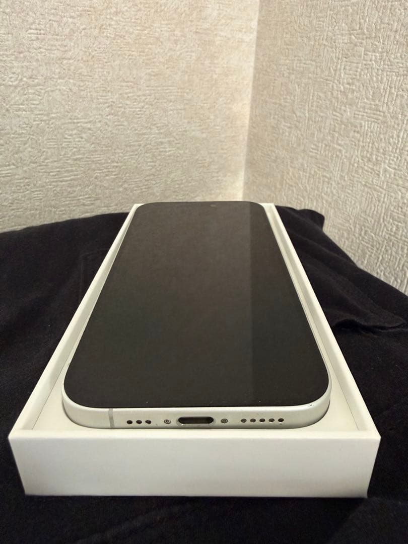 【美品】iPhone 16 ホワイト 256GB ガラスフィルム同梱