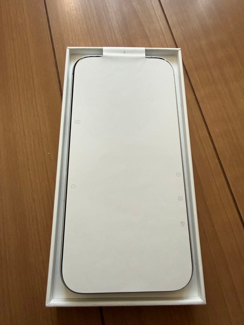 【美品】iPhone 16 ホワイト 256GB ガラスフィルム同梱