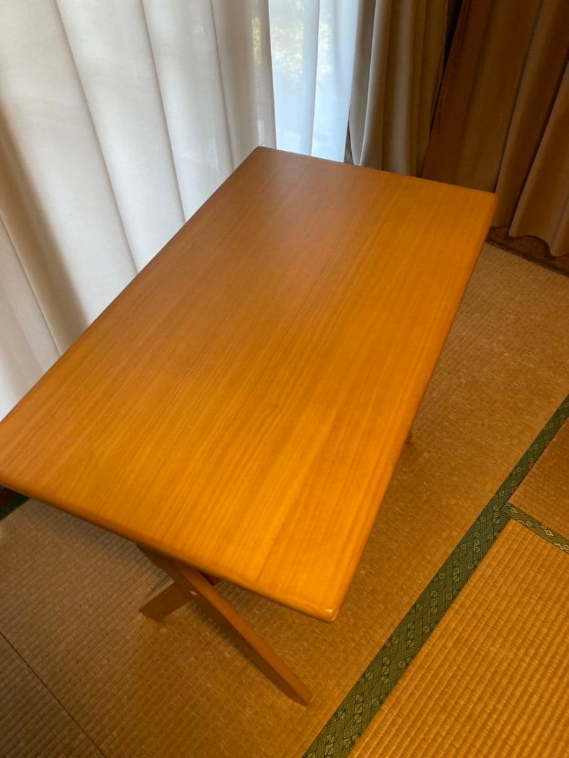 木製　折りたたみテーブルと椅子　天然木ラバーウッド　化粧パーティクルボード