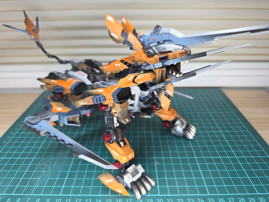 ゾイドHMMライガーゼロ　シュナイダー全塗装