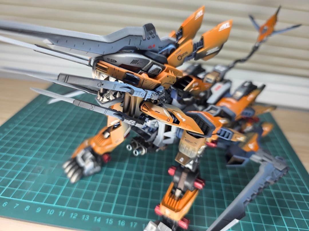 ゾイドHMMライガーゼロ　シュナイダー全塗装