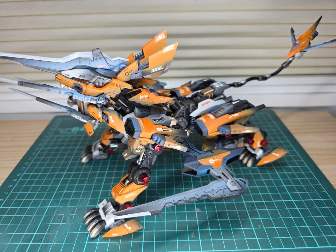 ゾイドHMMライガーゼロ　シュナイダー全塗装