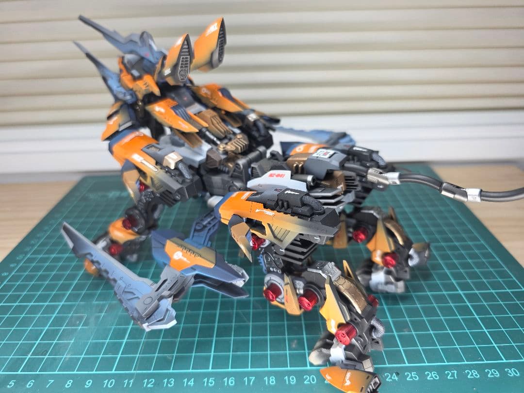 ゾイドHMMライガーゼロ　シュナイダー全塗装