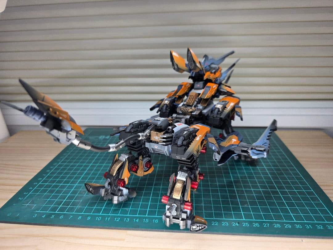 ゾイドHMMライガーゼロ　シュナイダー全塗装