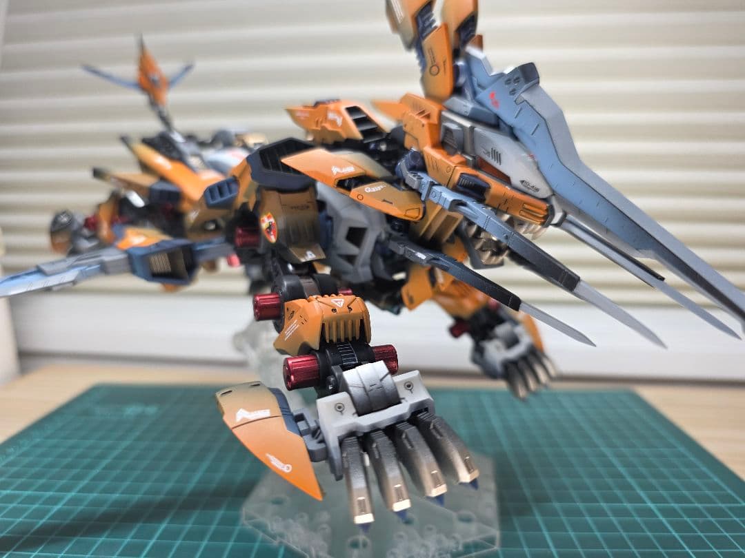 ゾイドHMMライガーゼロ　シュナイダー全塗装