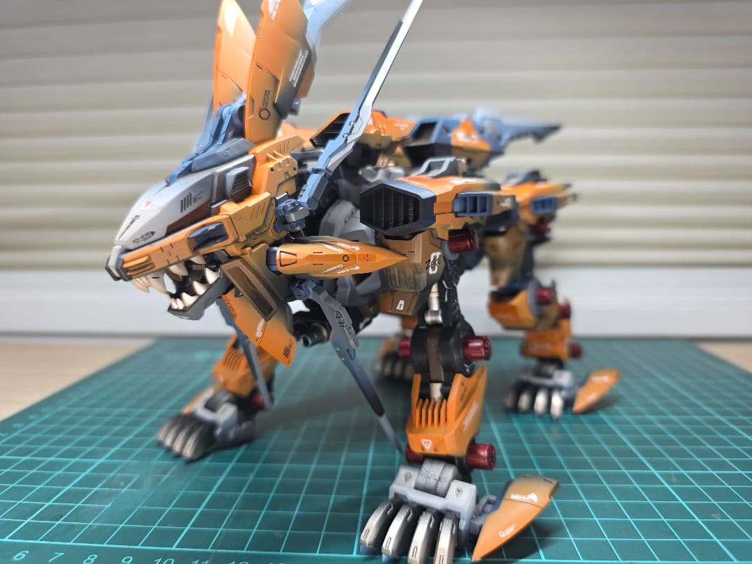 ゾイドHMMライガーゼロ　シュナイダー全塗装