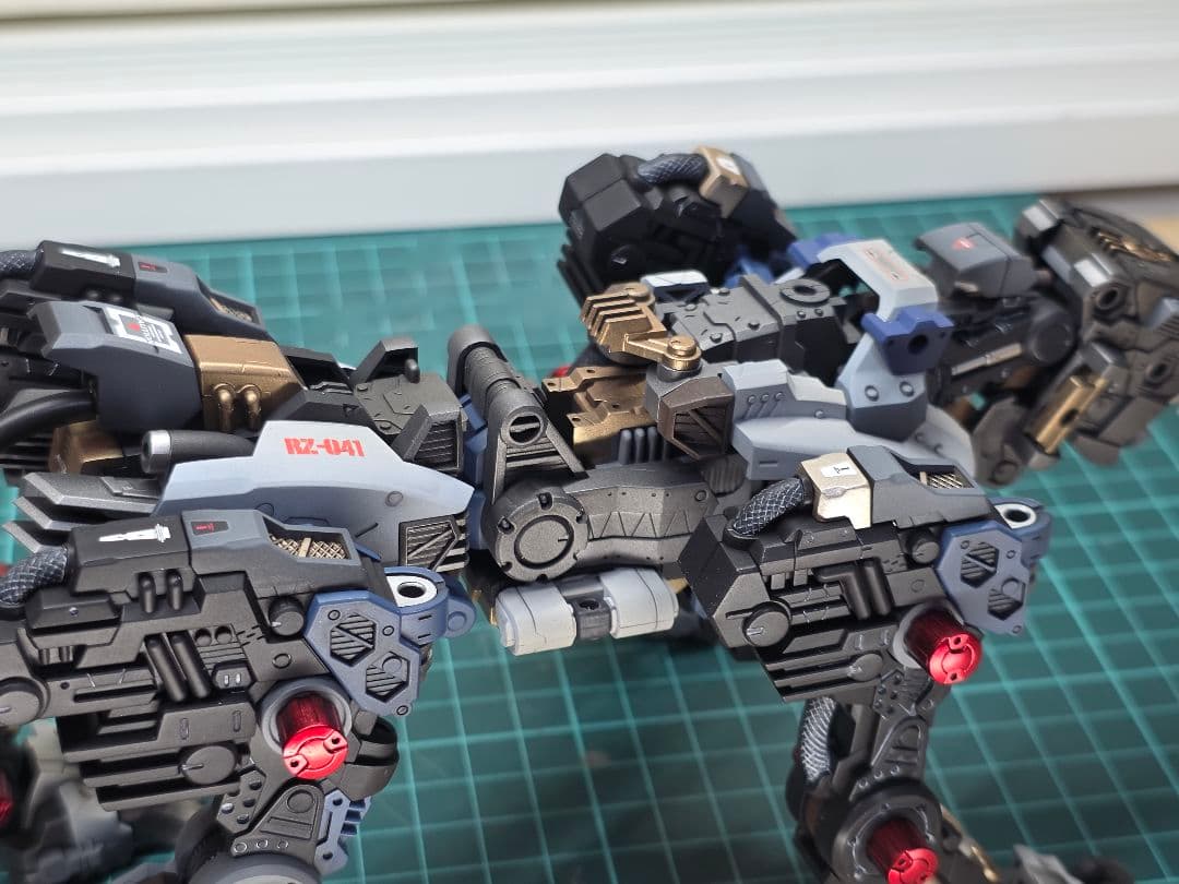 ゾイドHMMライガーゼロ　シュナイダー全塗装