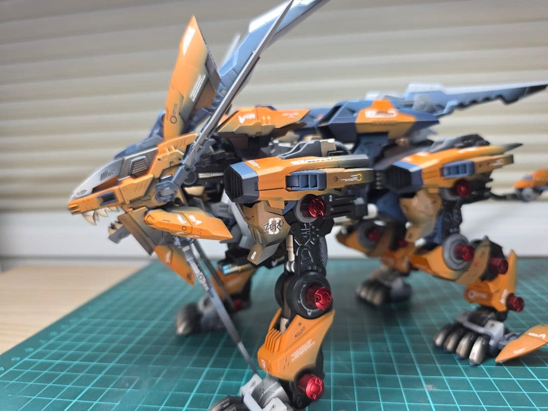 ゾイドHMMライガーゼロ　シュナイダー全塗装