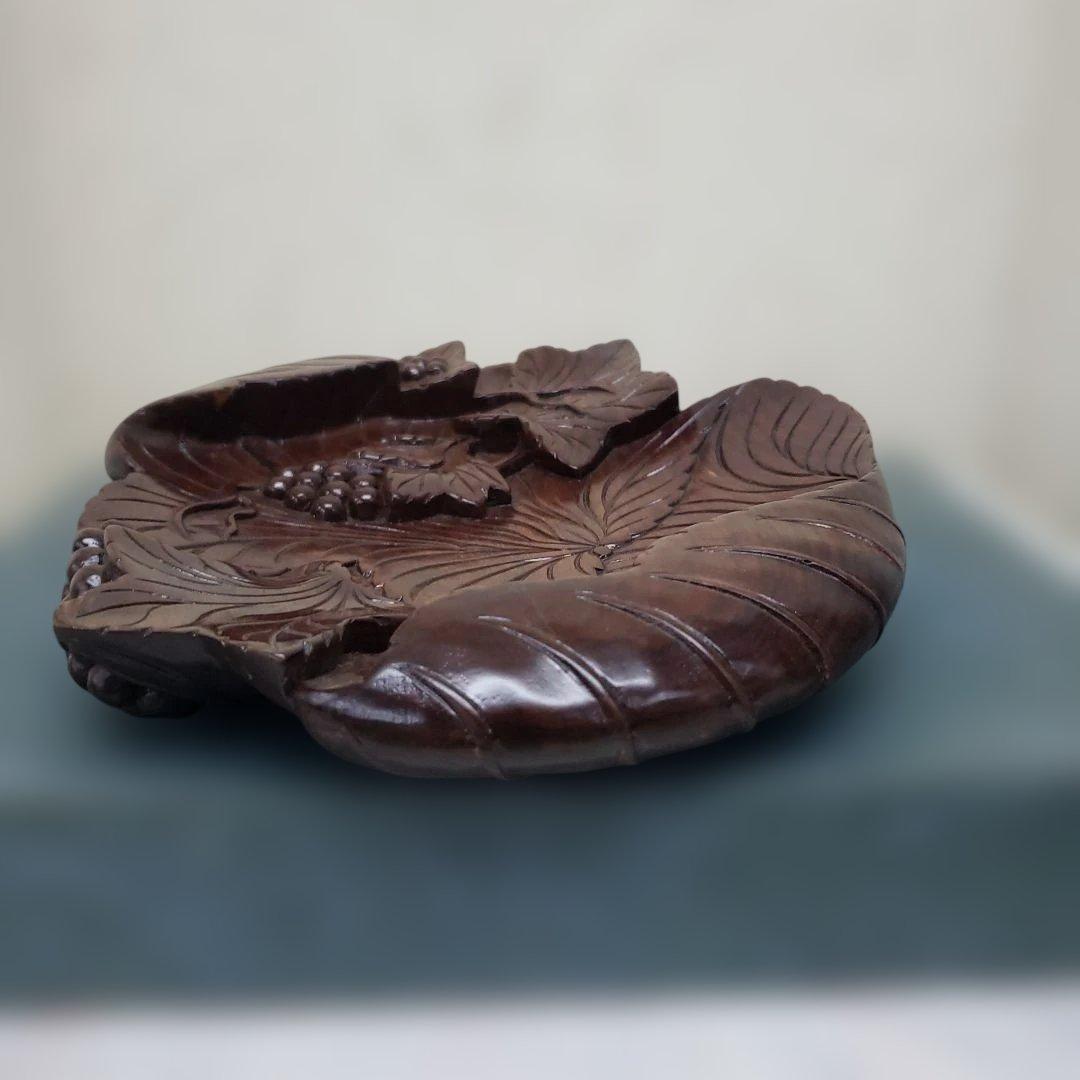 蔵出し特価　紫檀無垢材立体削り出し　木製葉型皿 ブドウ彫刻31×25×4cm