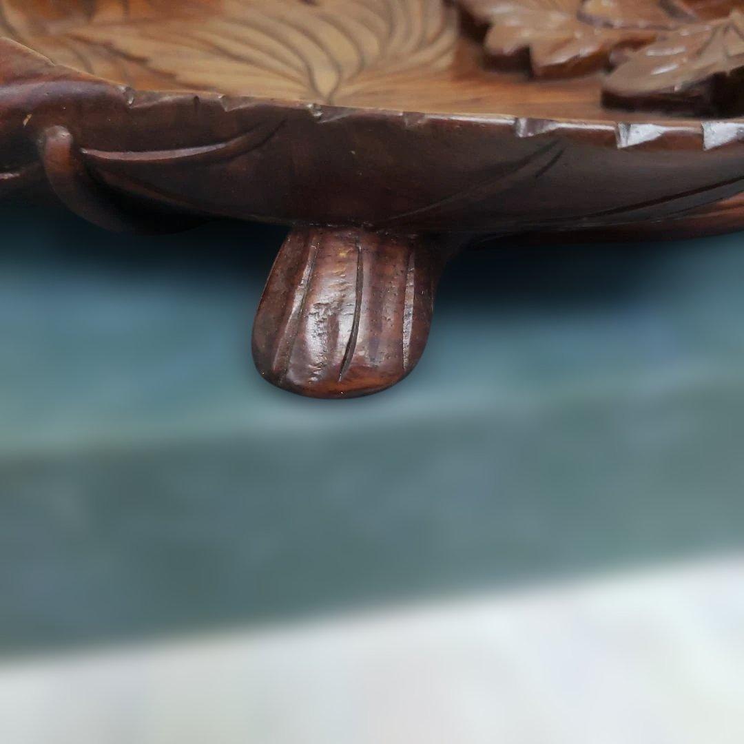 蔵出し特価　紫檀無垢材立体削り出し　木製葉型皿 ブドウ彫刻31×25×4cm