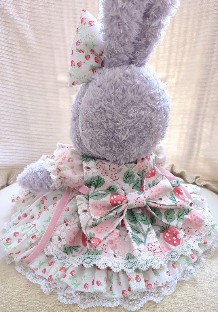 キティちゃんさま専用【春　苺エプロンドレス　】