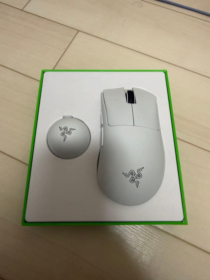 Razer DeathAdder V4 Pro White Edition 本体