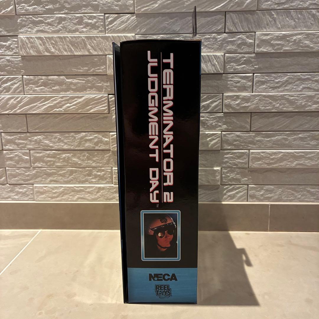 NECA ターミネーター2 T-1000 モーターサイクルコップ フィギュア