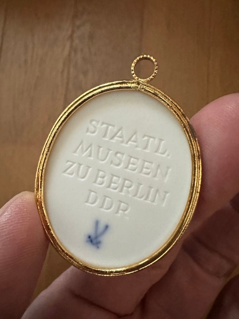 【芸術品】高級陶磁器！マイセン　チェーンペンダント。、白い磁器