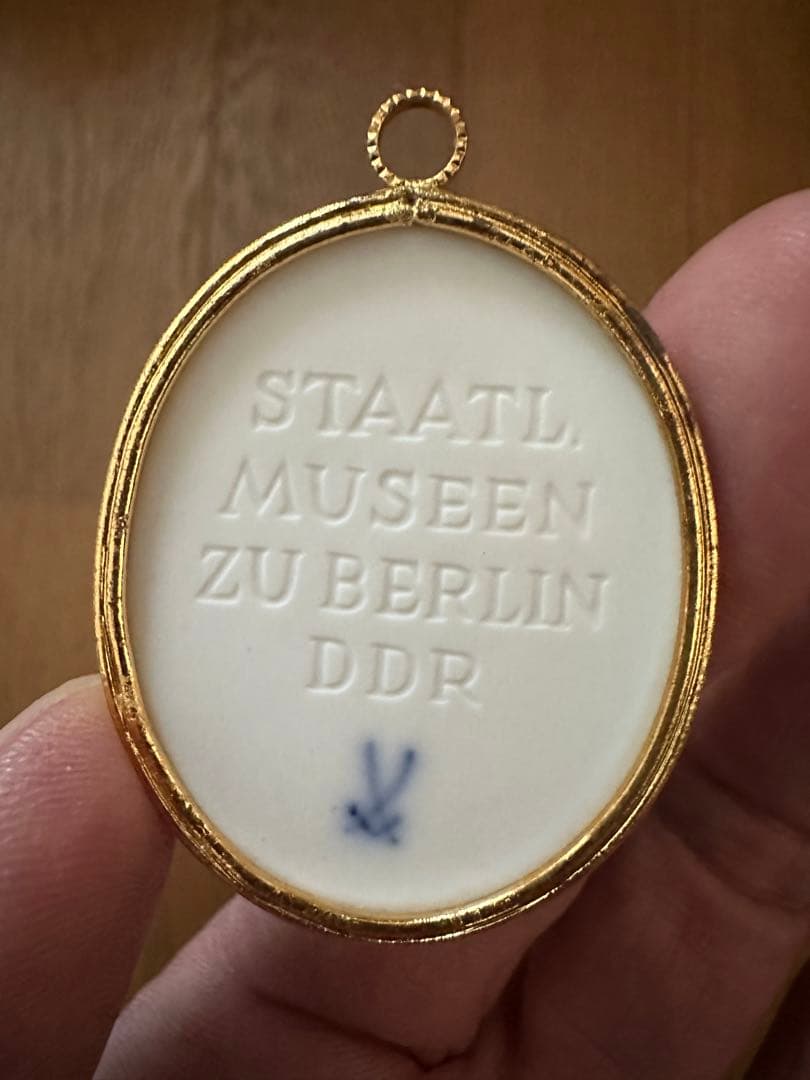 【芸術品】高級陶磁器！マイセン　チェーンペンダント。、白い磁器