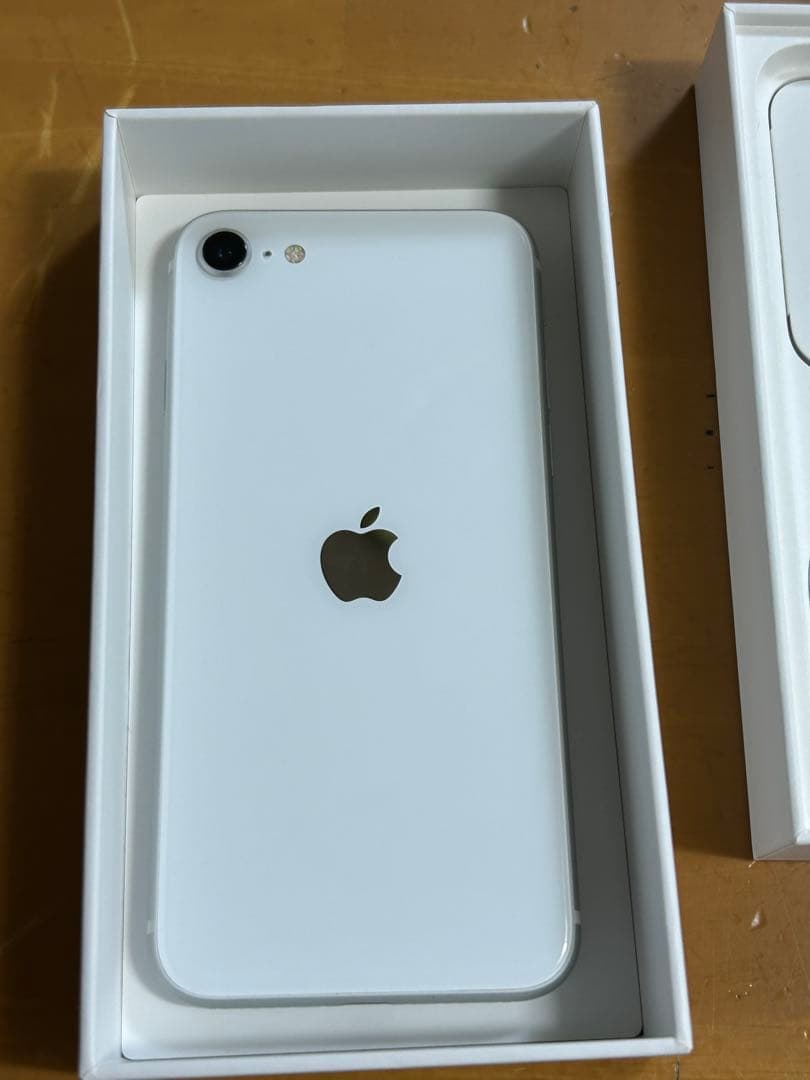 美品80% Apple iPhone SE2ホワイト 本体　純正　128GB