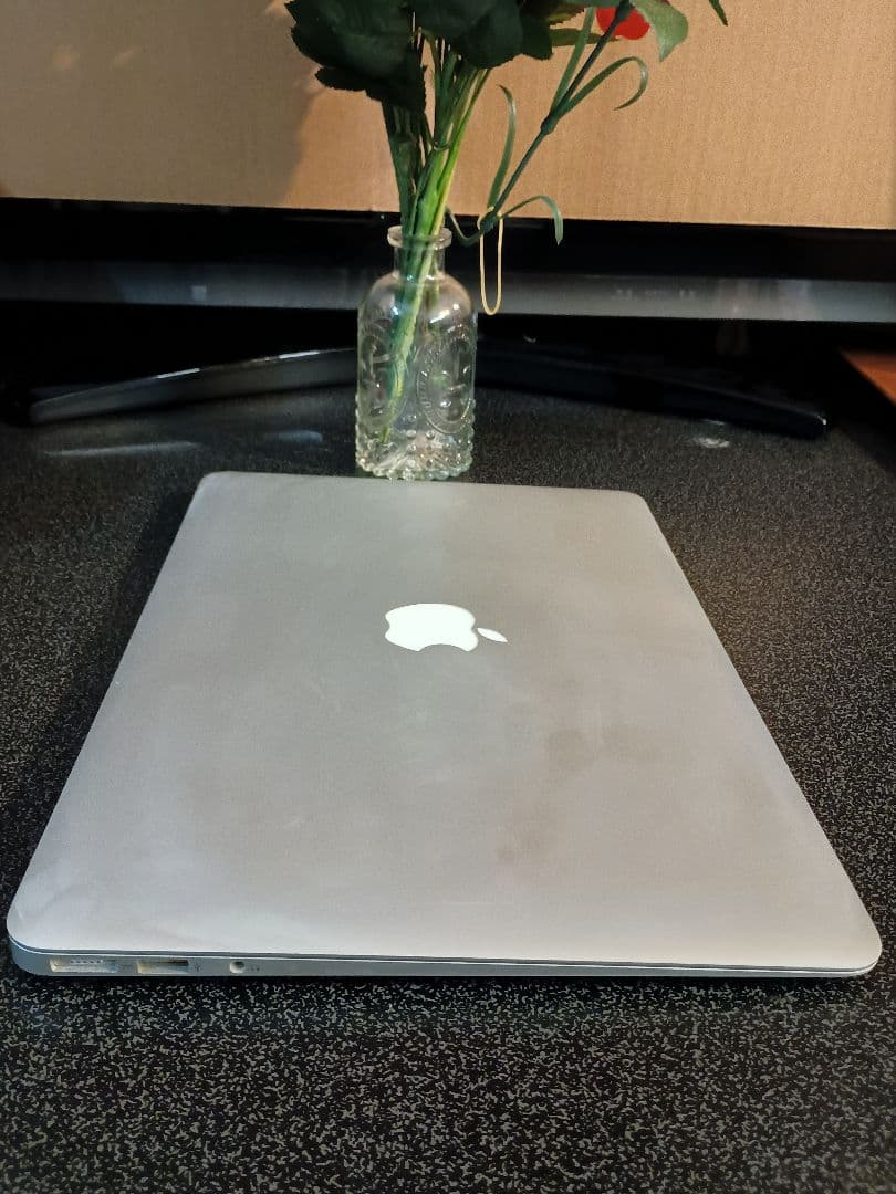 超美品MacBookAir 動作確認済み送料込み保証なし。