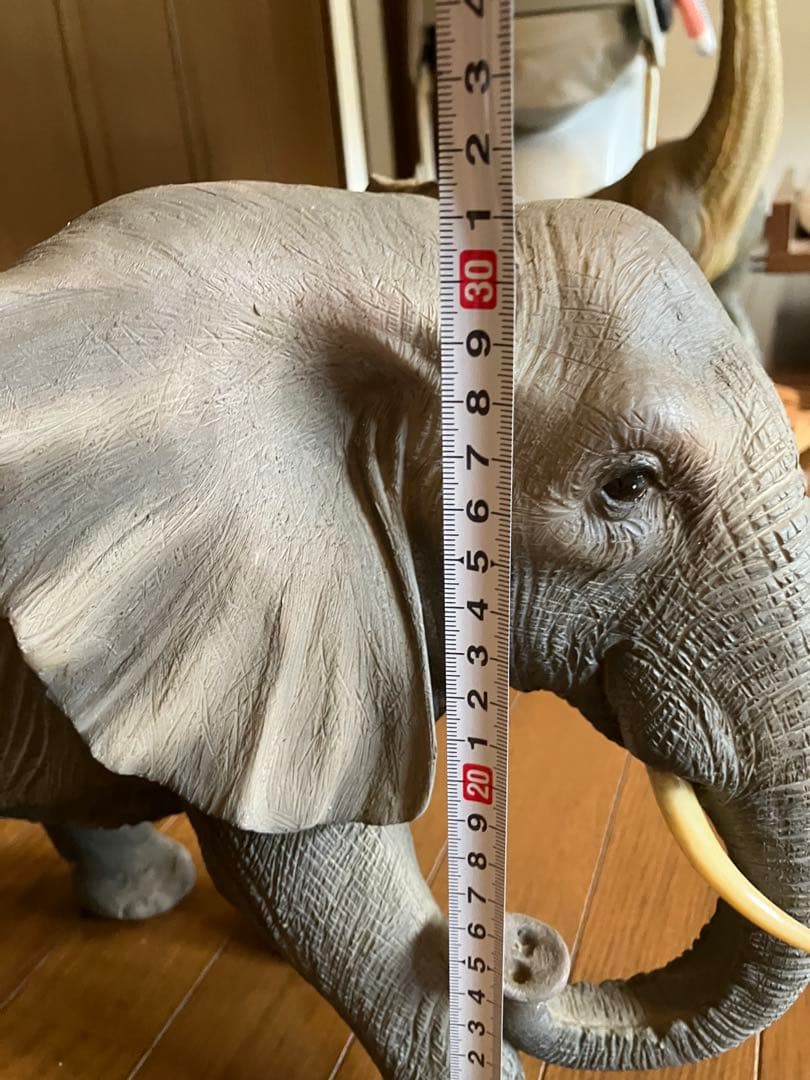 リアルな象のフィギュア 約30cm