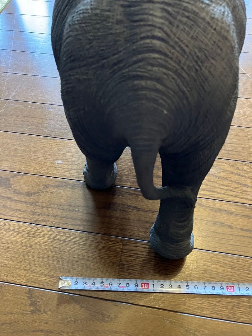 リアルな象のフィギュア 約30cm