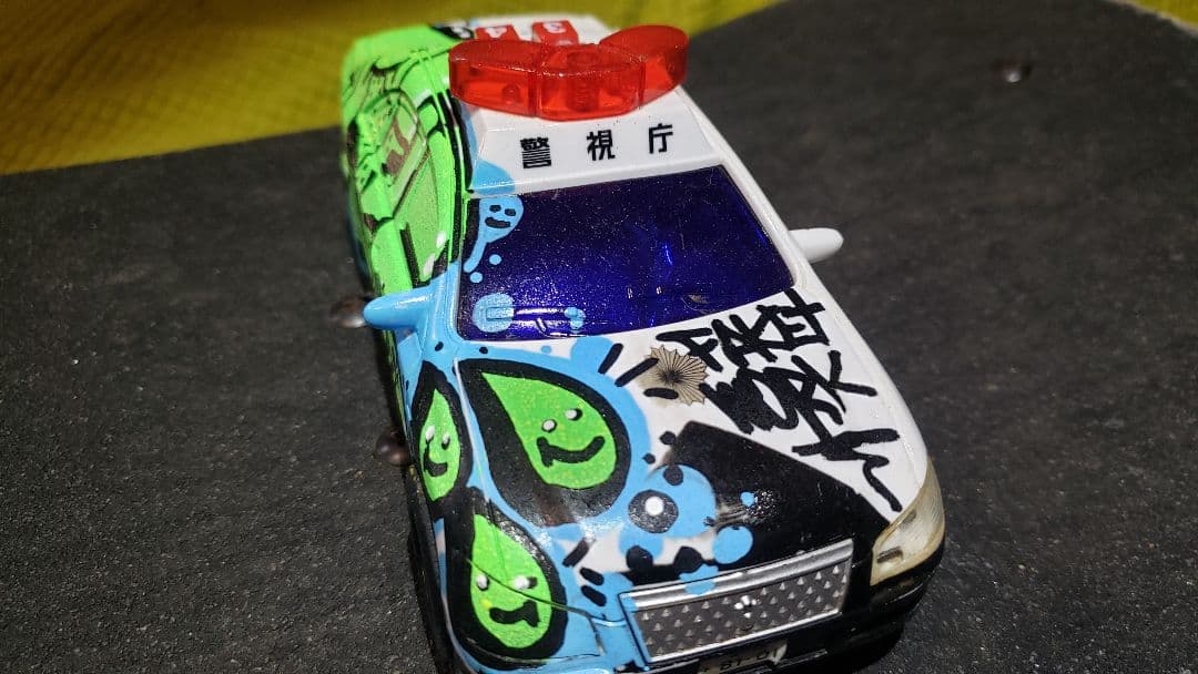グラフィティ警察車両ミニカー ハンドメイド