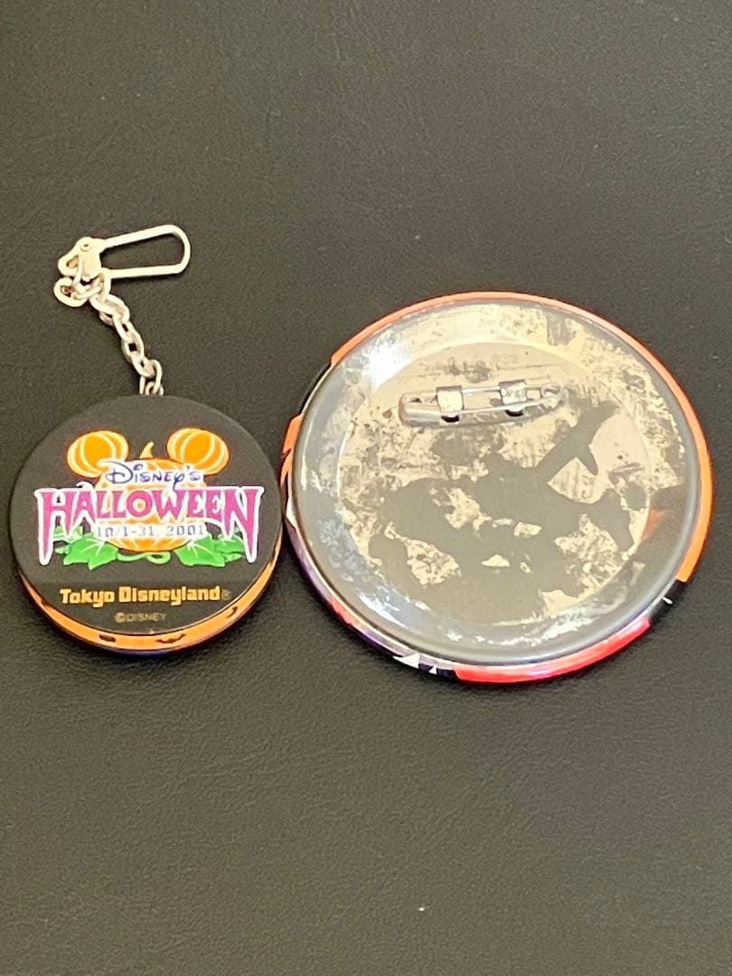 レア‼️非売品ミッキーマウス ハロウィン缶バッジとキーホルダーセット