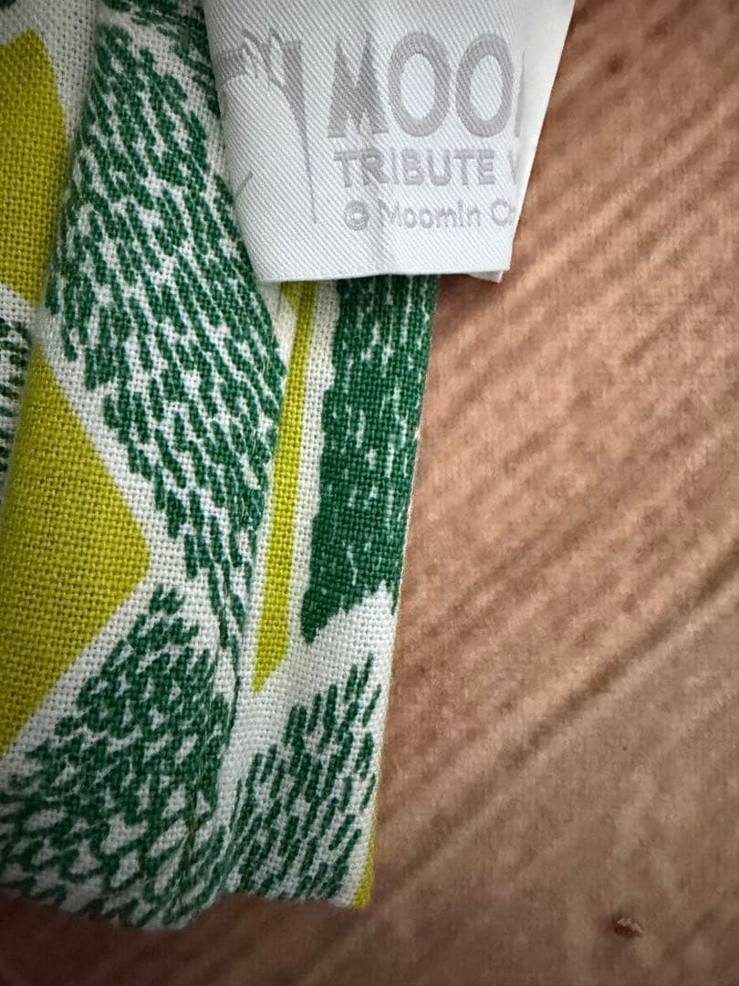 MOOMIN天然素材100％・非遮光カーテン＜旅の途中 グリーン＞