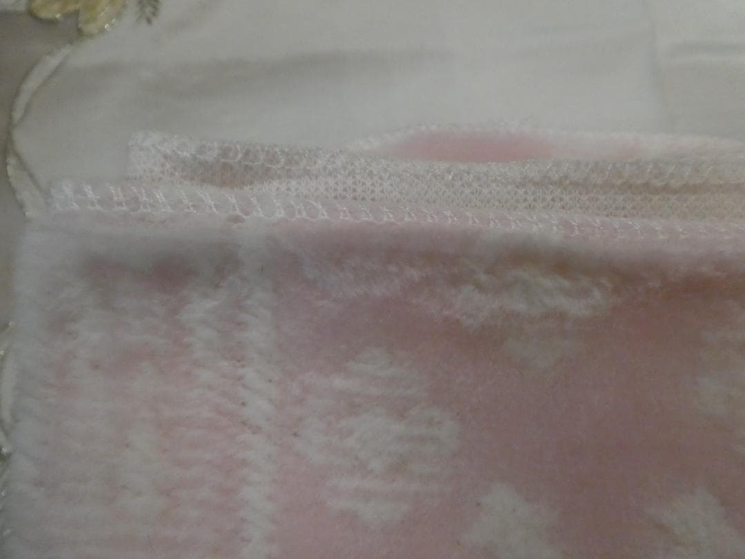 メルカリ便♡CELINE♡セリーヌ♡ジャガード ボアシーツ♡ロゴ刺繍♡雪の結晶