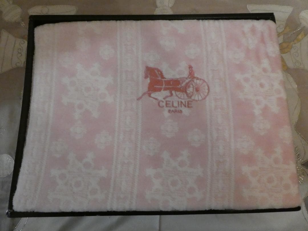 メルカリ便♡CELINE♡セリーヌ♡ジャガード ボアシーツ♡ロゴ刺繍♡雪の結晶
