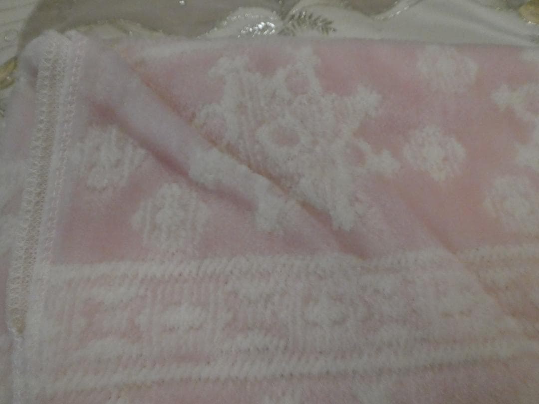 メルカリ便♡CELINE♡セリーヌ♡ジャガード ボアシーツ♡ロゴ刺繍♡雪の結晶