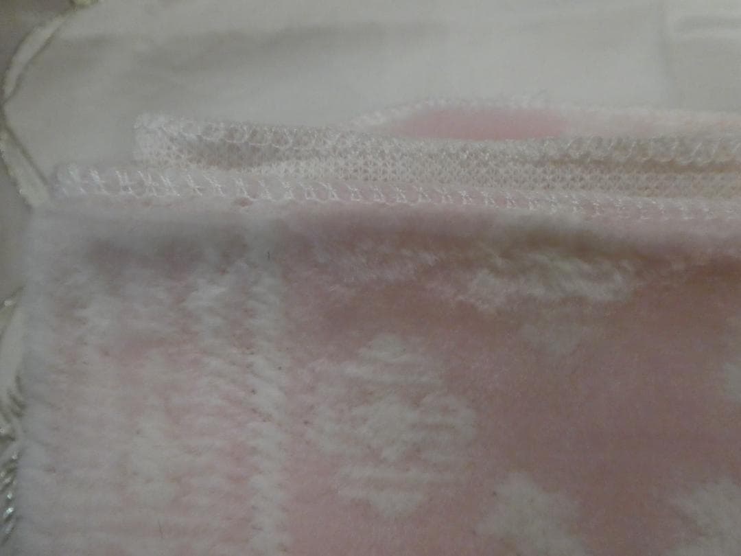 メルカリ便♡CELINE♡セリーヌ♡ジャガード ボアシーツ♡ロゴ刺繍♡雪の結晶