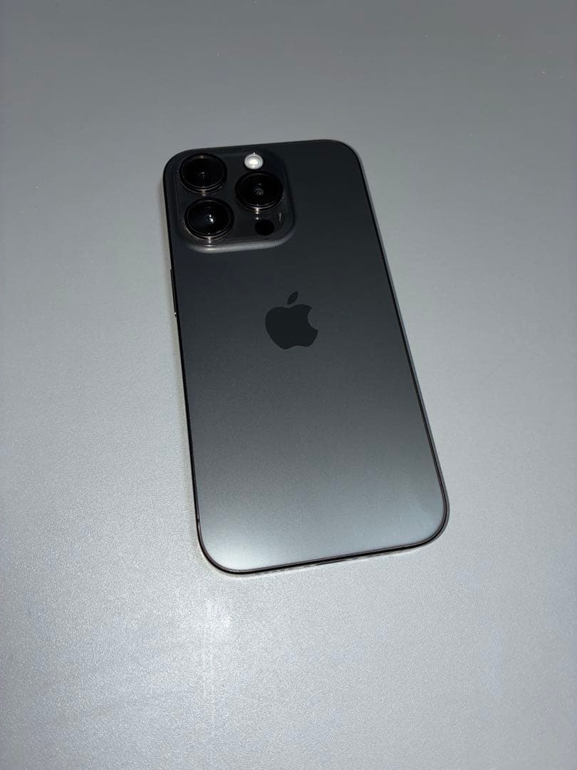 Apple iPhone 15 Pro 128GB ブラックチタニウム 本体