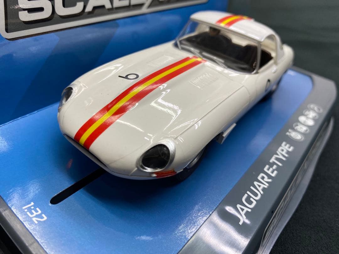 スケーレックストリック ジャガーJaguar E-Type 1:32スロットカー