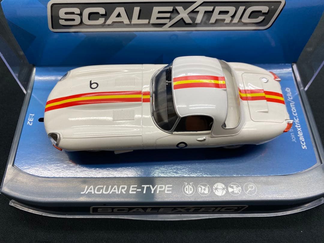 スケーレックストリック ジャガーJaguar E-Type 1:32スロットカー