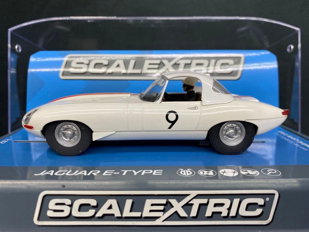 スケーレックストリック ジャガーJaguar E-Type 1:32スロットカー