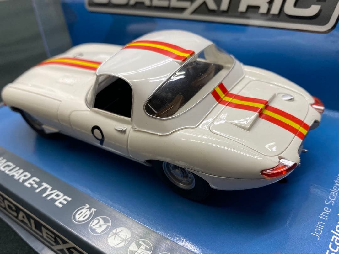 スケーレックストリック ジャガーJaguar E-Type 1:32スロットカー