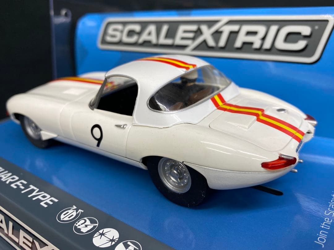 スケーレックストリック ジャガーJaguar E-Type 1:32スロットカー