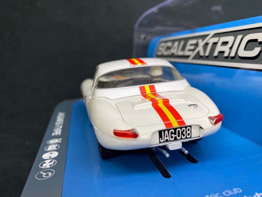スケーレックストリック ジャガーJaguar E-Type 1:32スロットカー