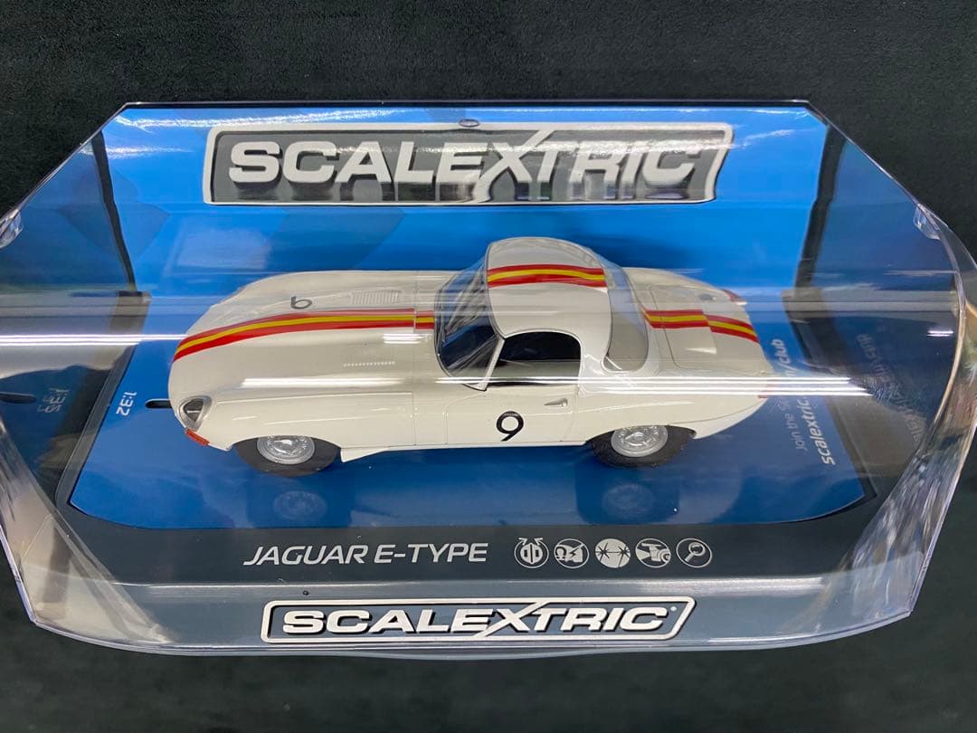 スケーレックストリック ジャガーJaguar E-Type 1:32スロットカー