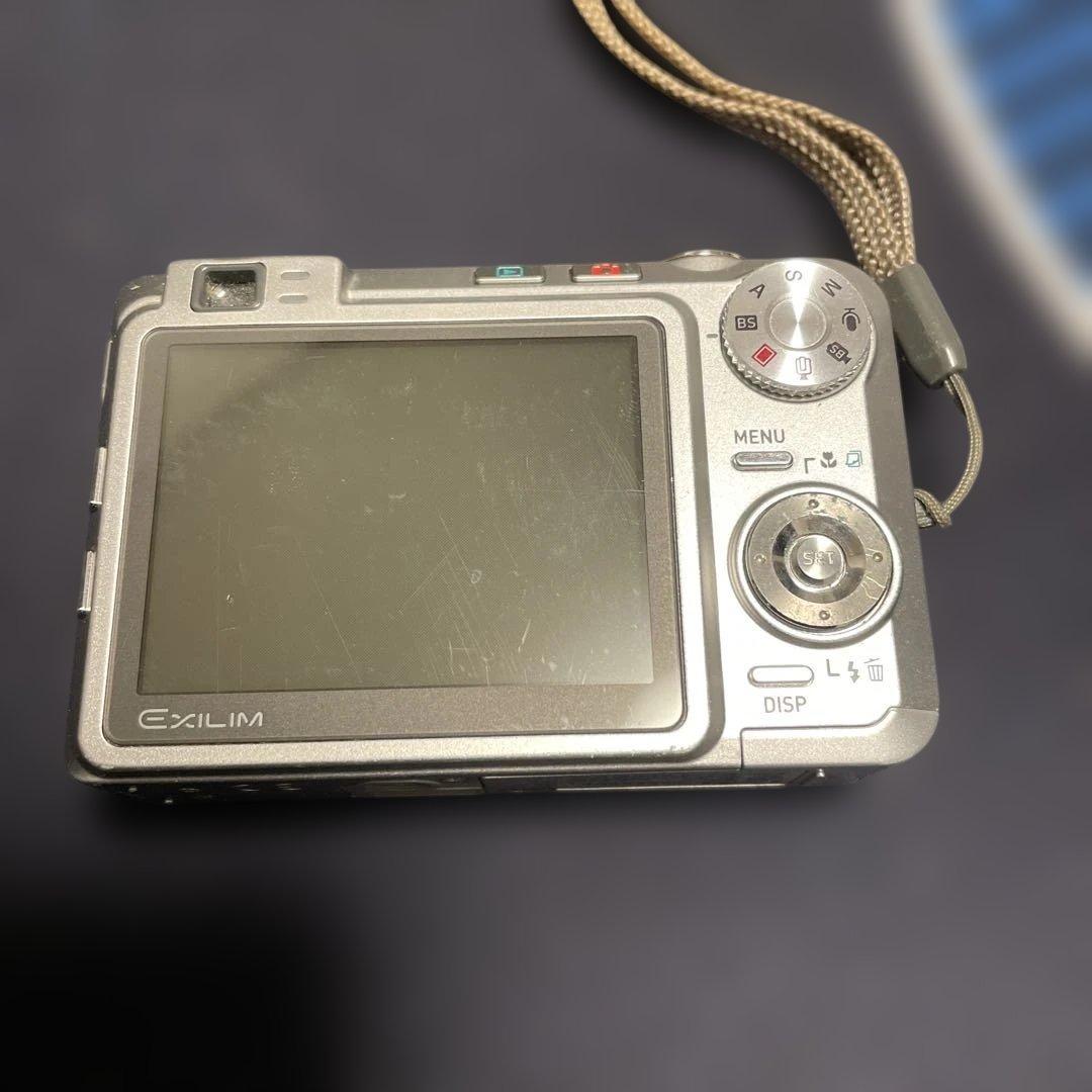 CASIO EXILIM 610万画素 コンパクトデジタルカメラ　三脚付き