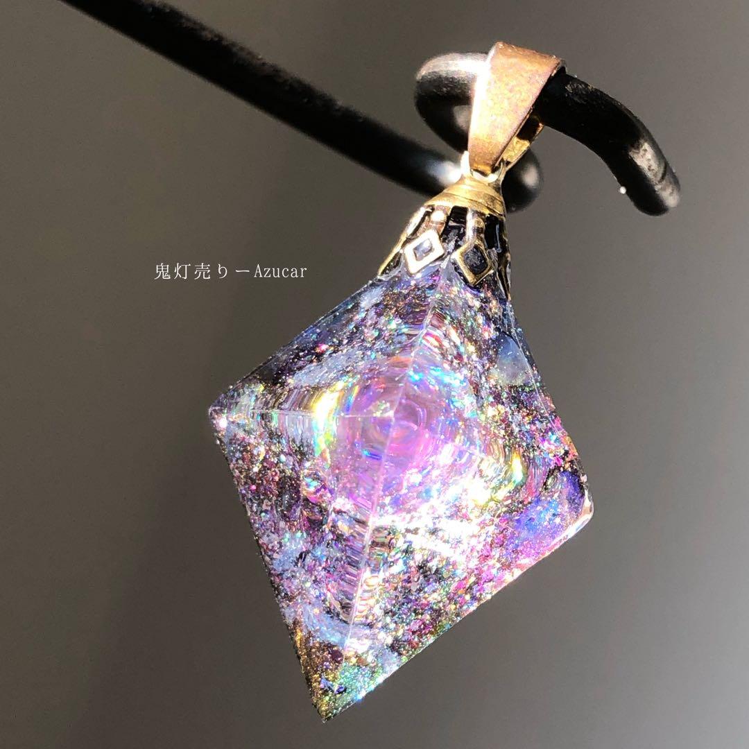 パープルサファイアの光を集めて。 宇宙レジン　蓄光ネックレス